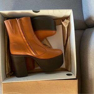 Urban Outfitters Harper Women’s Size 8 Chunky Heel Boots